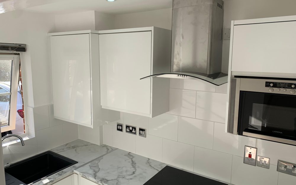 Full refurbishment: new kitchen, flooring and decoration